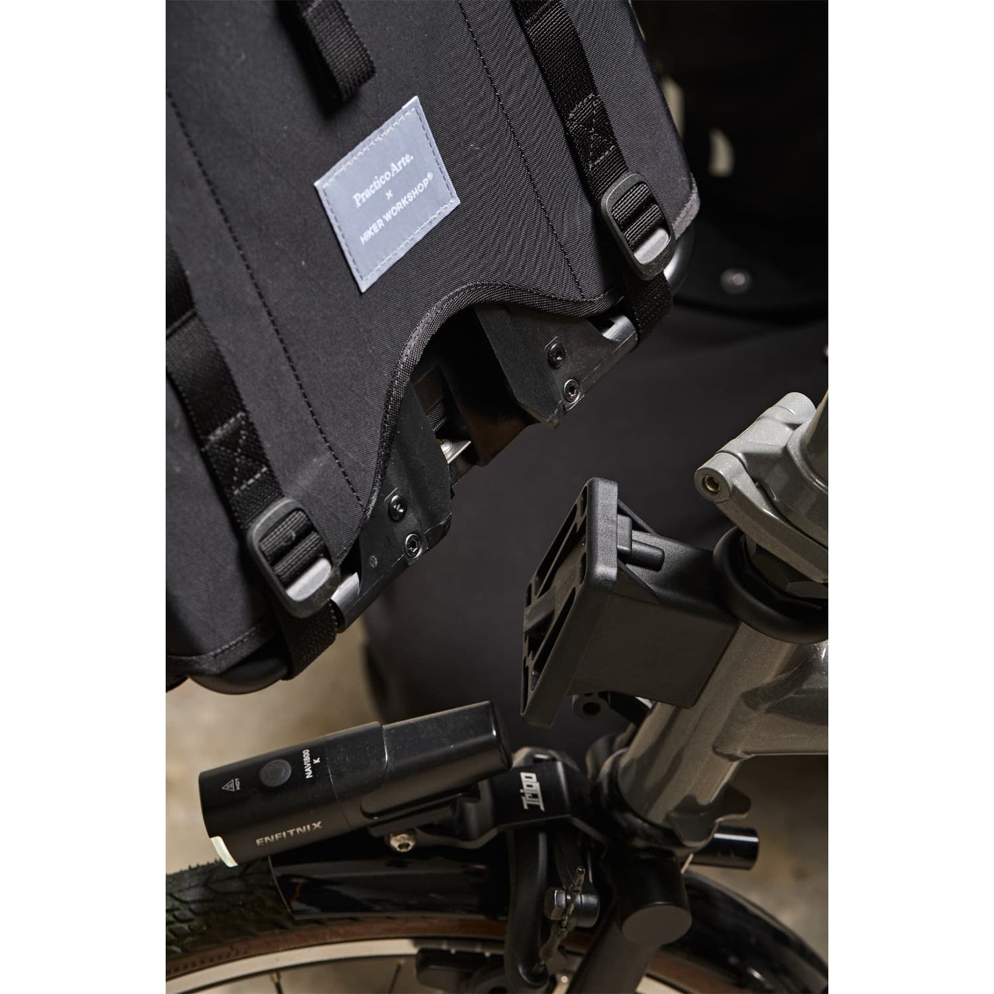 Hangang Type-1/Black + frame